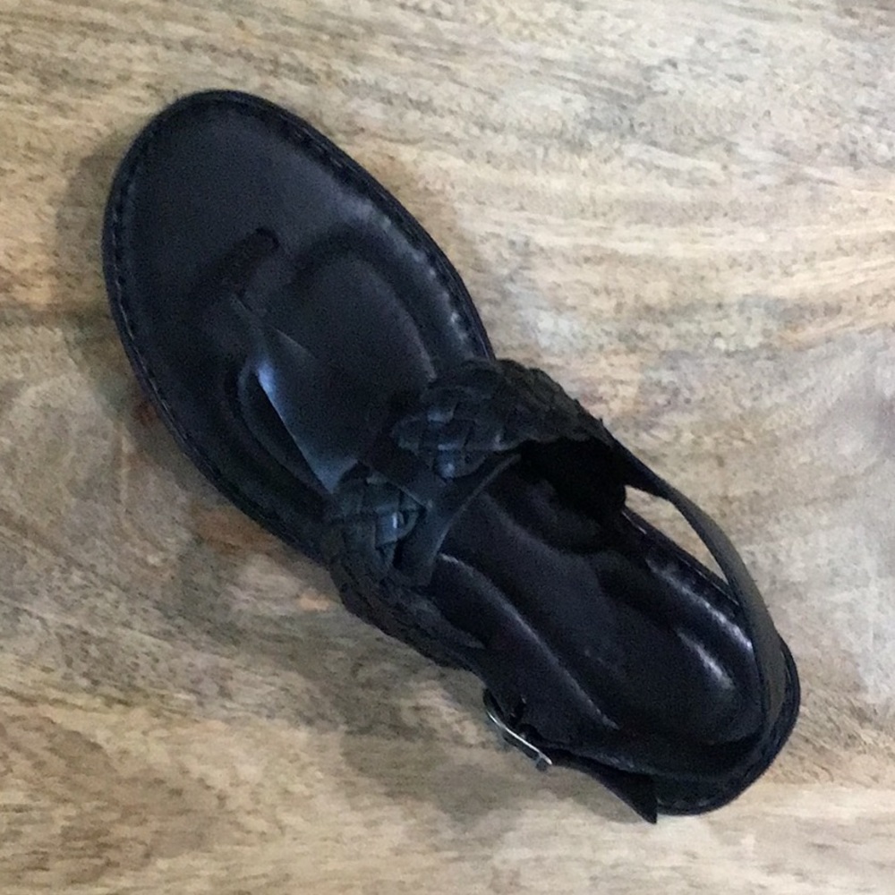 Born women’s leather thong sandals